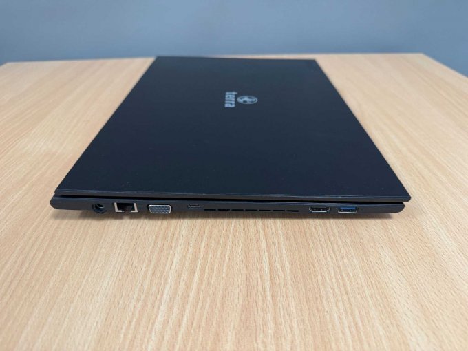 Terra Mobile 1516 – Notebook – 39,6 cm (15.6")
Ansicht von der Seite