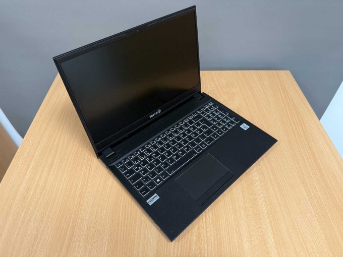 Terra Mobile 1516 – Notebook – 39,6 cm (15.6")
Ansicht geöffnet von vorne