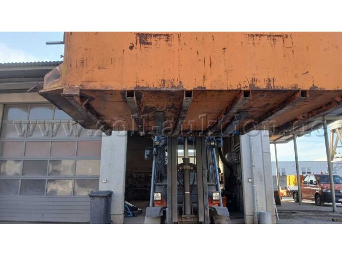 Thermocontainer Bodenansicht hochgehoben