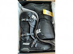 Frontansicht Motocross-Stiefel