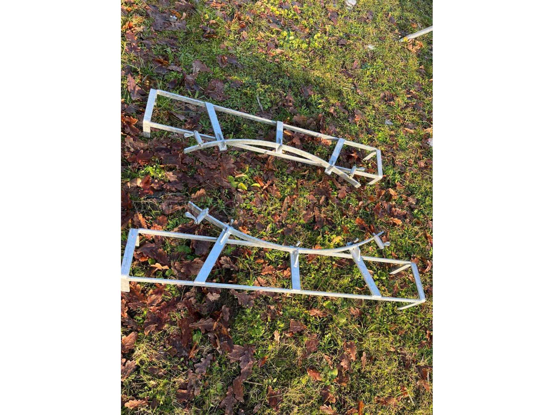 2 Haltevorrichtungen