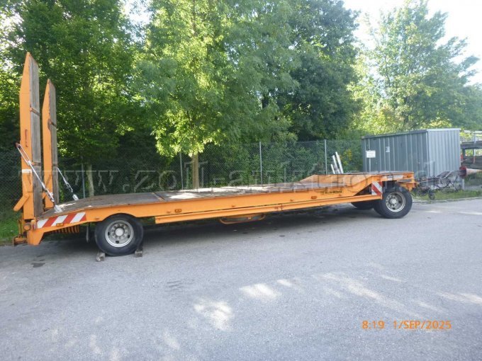 Seitlich rechts Seitlich rechts