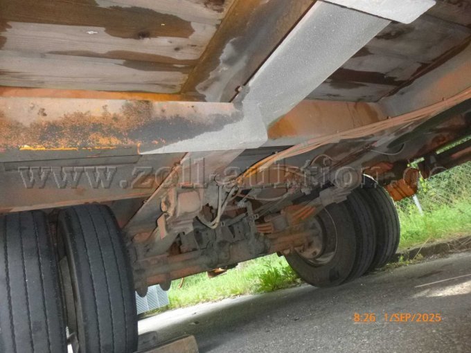 Von unten rechts nach hinten