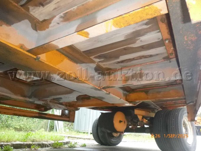 Von unten rechts nach vorne