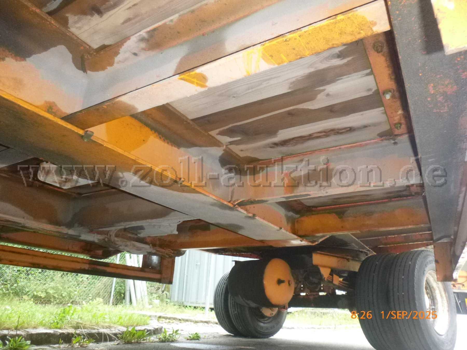 Von unten rechts nach vorne