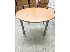 Runder Holztisch mit einem Durchmesser von 120 cm. Im guten Zustand.