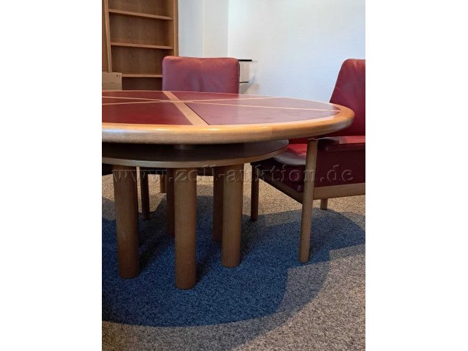 Tisch Seitenansicht