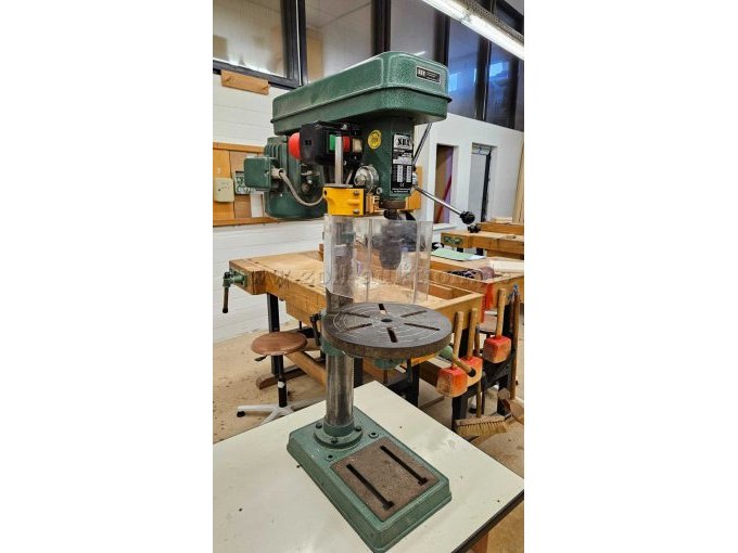 Seitenansicht SBN Tischbohrmaschine