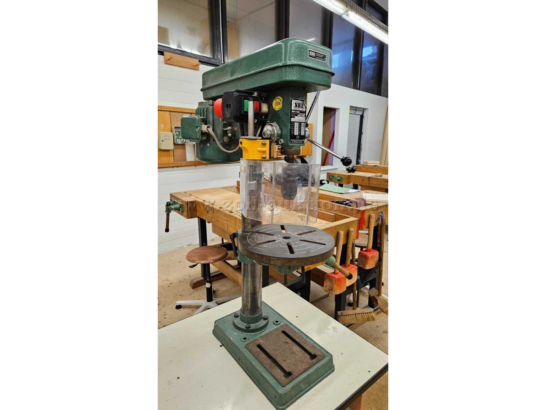 Seitenansicht SBN Tischbohrmaschine