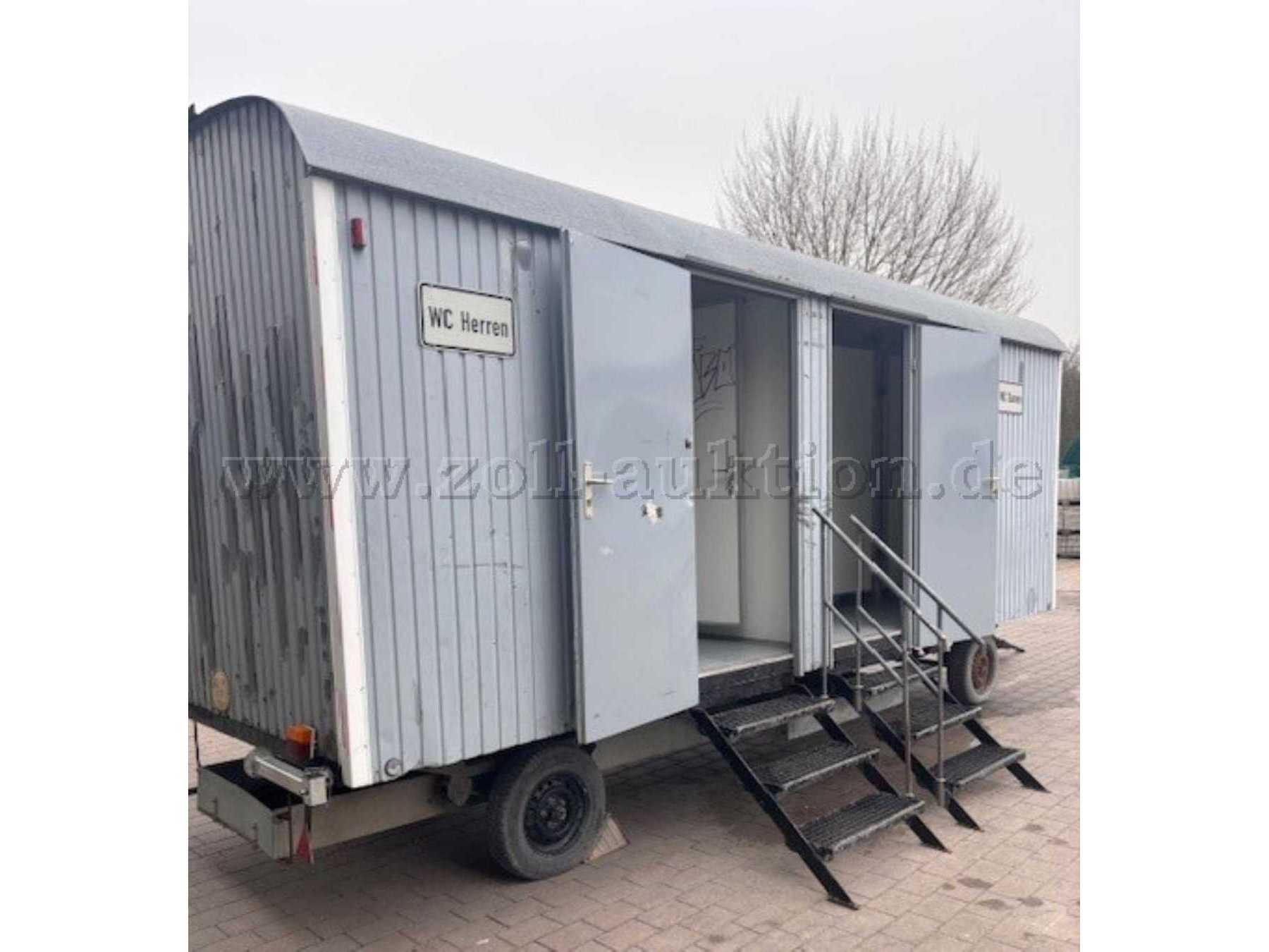 Toilettenwagen Eingang Seite Herren