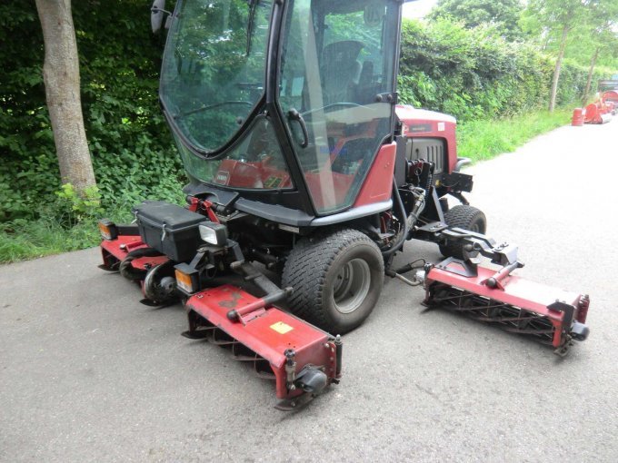Toro Reelmaster 4240-D Front- / Seitenansicht