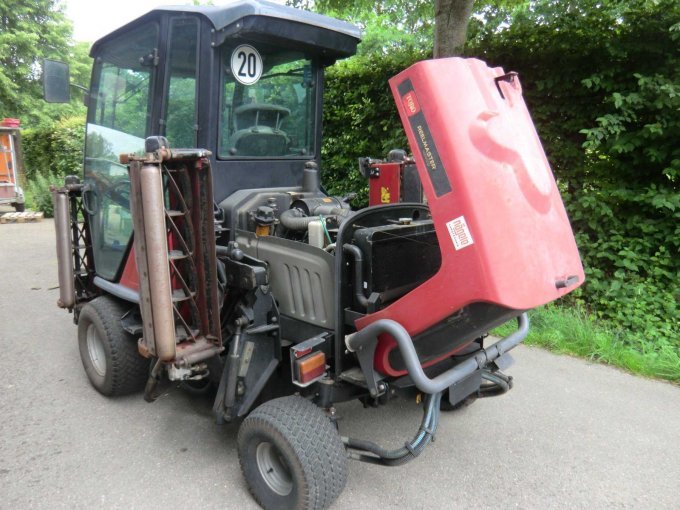 Toro Reelmaster 4240-D Front- / Seitenansicht