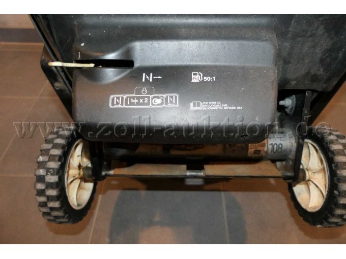 Detailaufnahme Hinweissymbole hinten