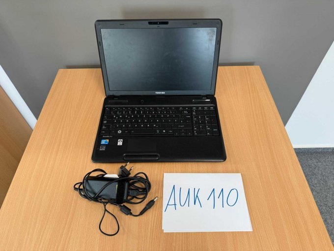 : Toshiba Satellite Pro C660-1J3 15,4 Zoll (39,12 cm) 
mit Netzteil
Ansicht von vorne aufgeklappt