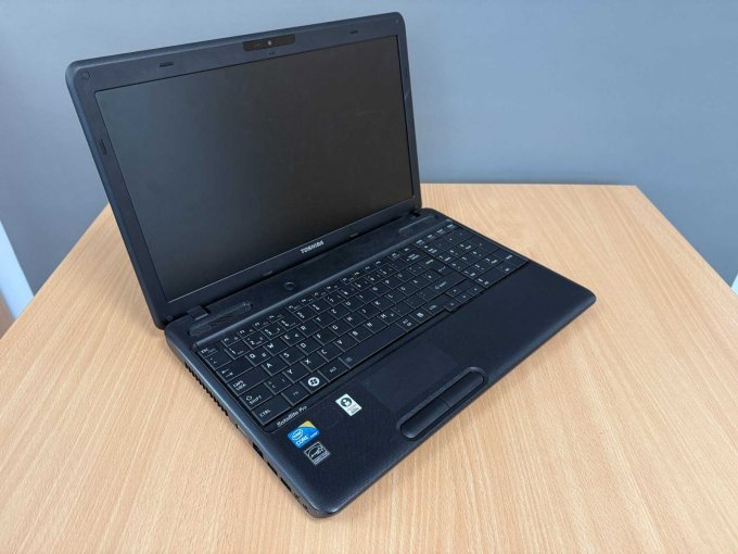 Toshiba Satellite Pro C660-1J3 15,4 Zoll (39,12 cm)
geöffnet
Ansicht von vorne