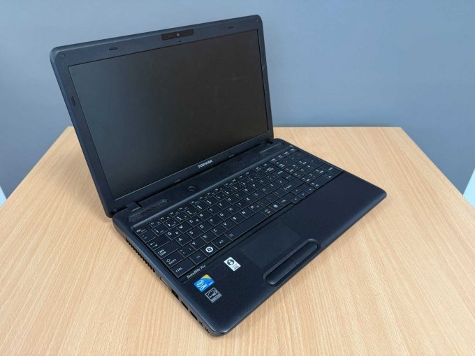 Toshiba Satellite Pro C660-1J3 15,4 Zoll (39,12 cm)
geöffnet
Ansicht von vorne