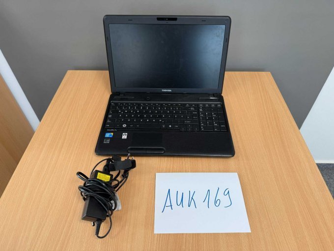 Toshiba Satellite Pro C660-1J3 15,4 Zoll (39,12 cm) Mit Netzteil
Geöffnet von vorne