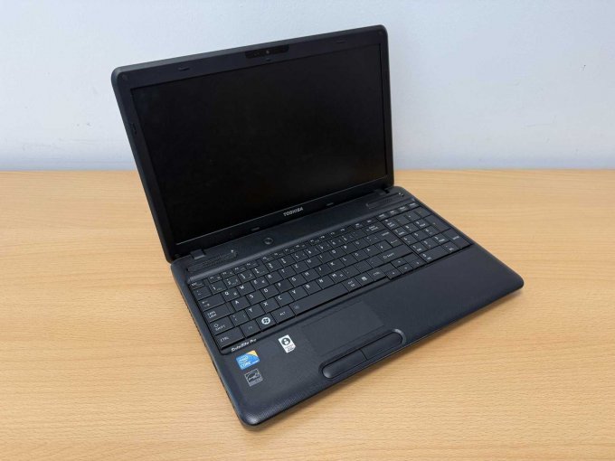 Toshiba Satellite Pro C660-1J3 15,4 Zoll (39,12 cm)
Frontalansicht geöffnet