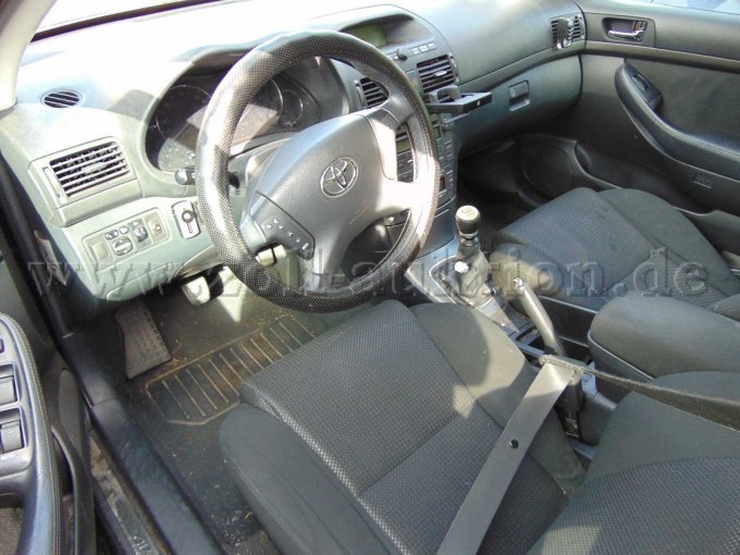 1 Toyota Avensis 2,2 D-CAT – foto 10 – kavel bij Zoll-Auktion, Siegen