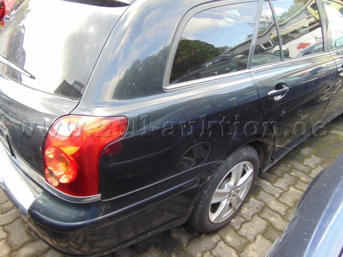 1 Toyota Avensis 2,2 D-CAT – foto 6 – kavel bij Zoll-Auktion, Siegen
