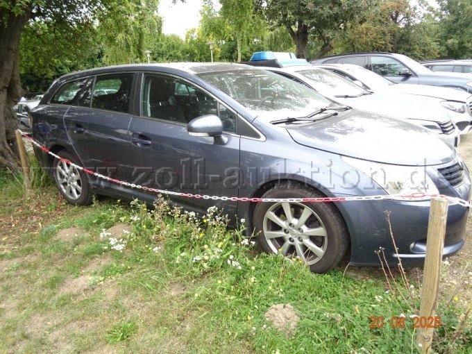 seitlich rechts vorn