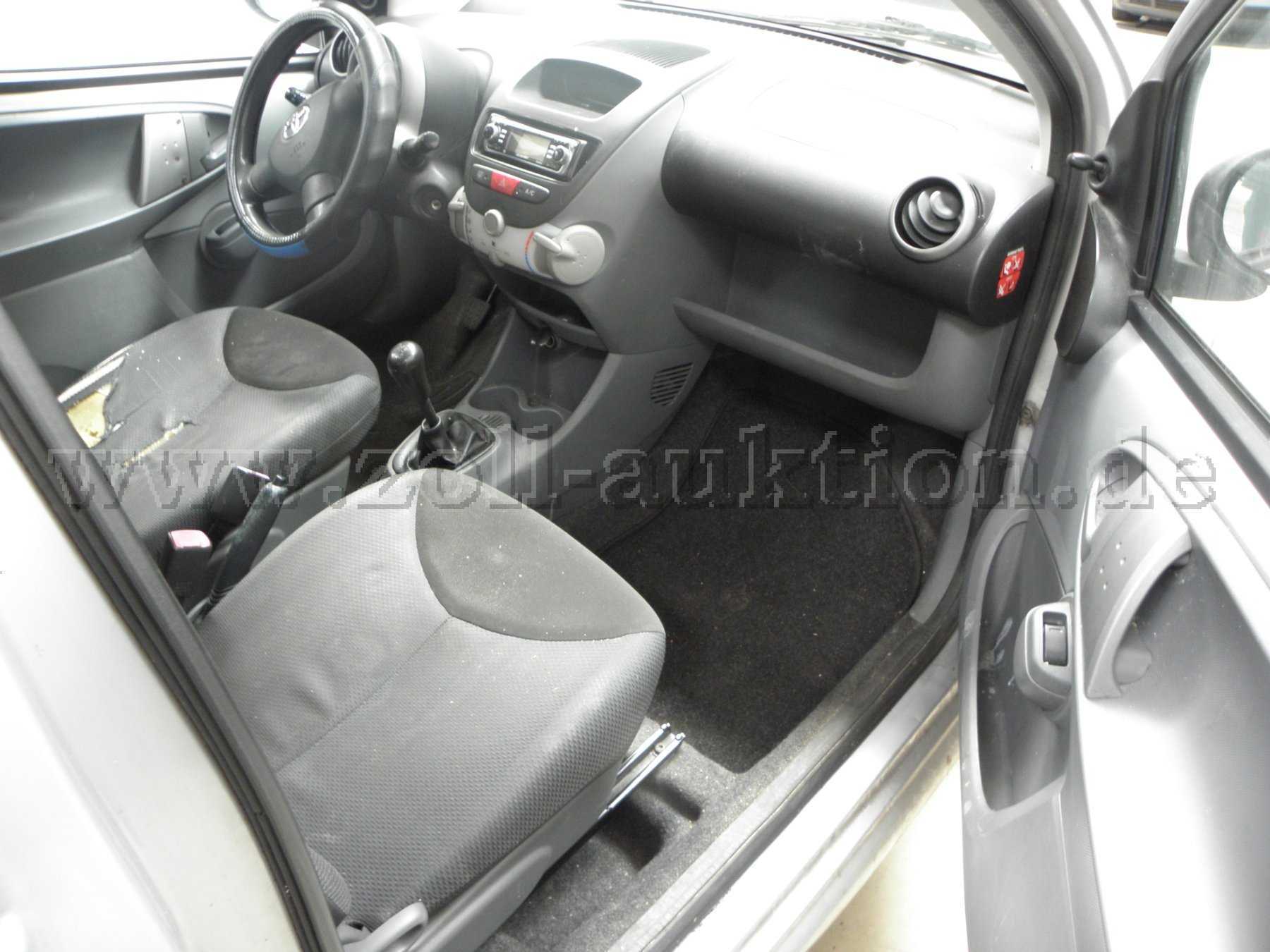 Beifahrersitz und Fußraum