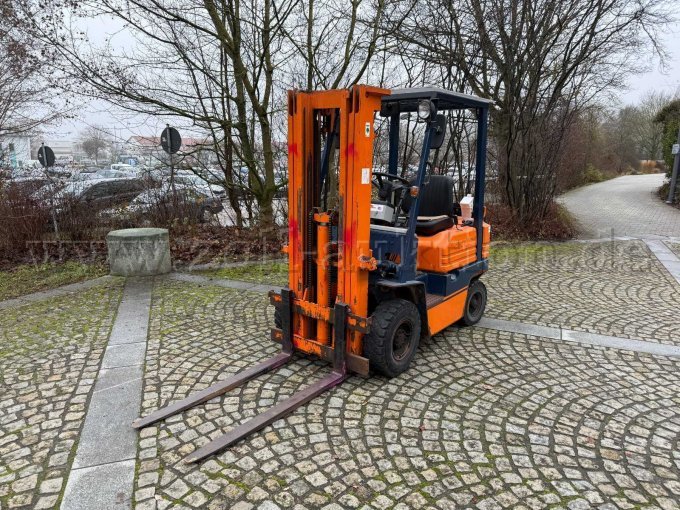 Gabelstapler von vorne