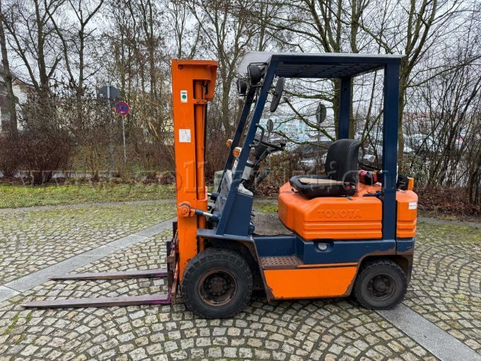 Gabelstapler linke Seite