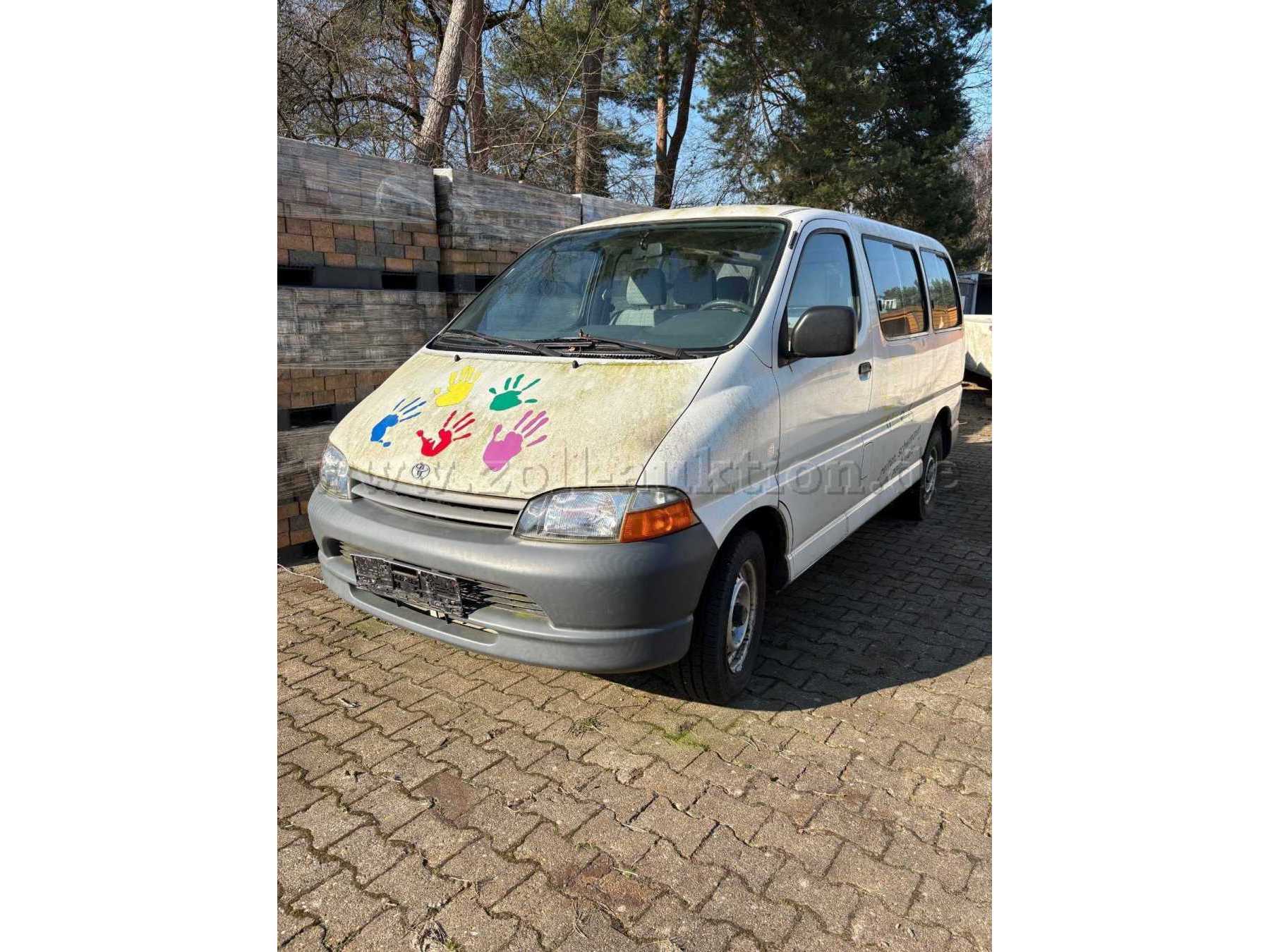 Toyota Kleinbus 8-Sitzer