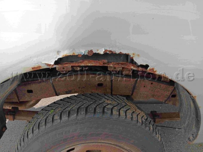 Rostlöcher über den Hinterrädern