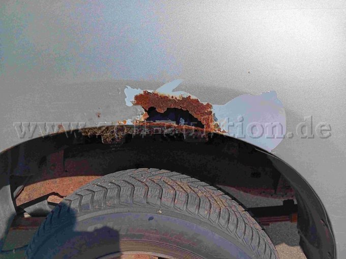 Rostlöcher über den Hinterrädern