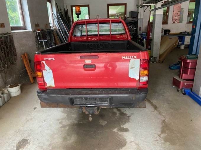 Toyota Hilux Pick-up von hinten