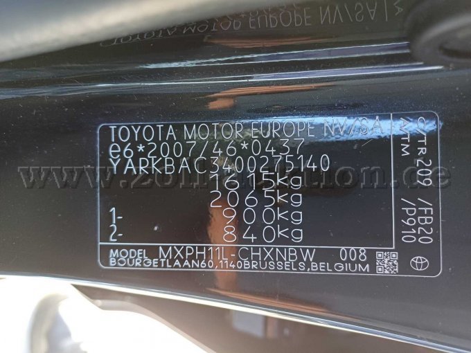 Toyota Yaris - Typenschild und Fahrgestellnummer
