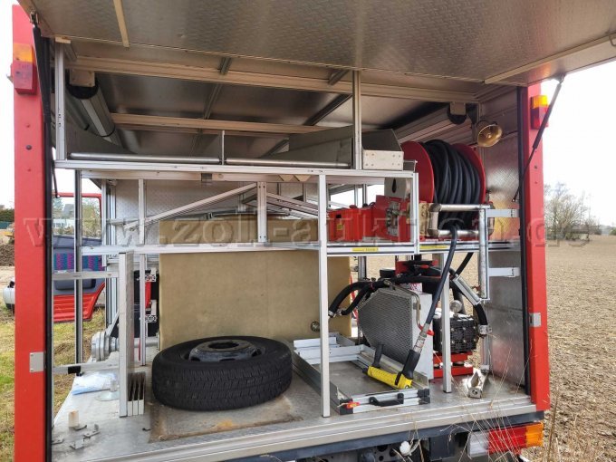 Vanguard 2YR 16HP Pumpe ist verbaut.
Ersatzrad*M.AHK:e100-0018 in Verbindung mit Anhängerbock M 4741.
