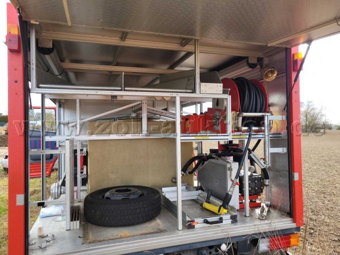 Vanguard 2YR 16HP Pumpe ist verbaut.
Ersatzrad*M.AHK:e100-0018 in Verbindung mit Anhängerbock M 4741.