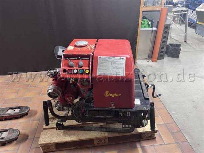 1 Tragkraftspritze Ziegler TS 8/8 Trokomat (VW Motor, Baujahr 1983) – foto 3 – kavel bij Zoll-Auktion, Ravensburg