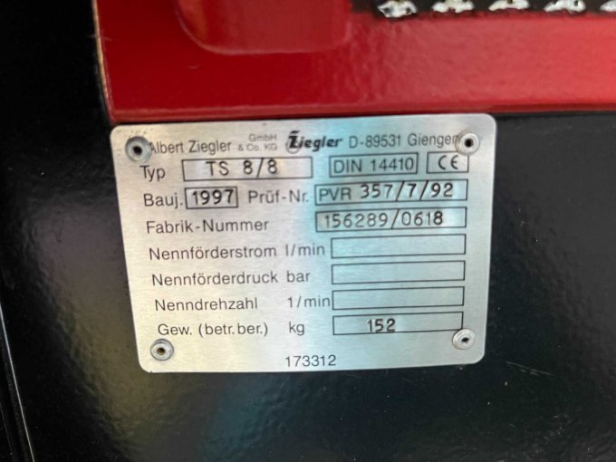 Typenschild mit Fabrik-Nummer