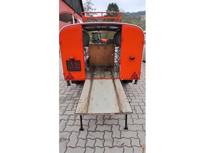 Heckansicht offen
Pumpeneinschub