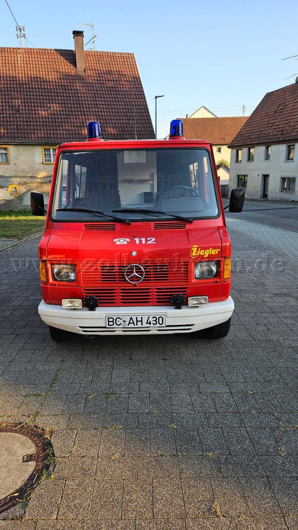 Véhicule d'incendie TSF (Mercedes Benz) type : 602 KA