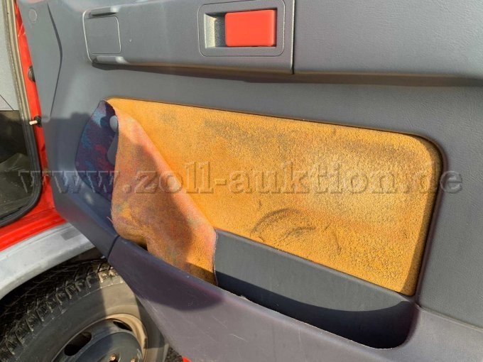 Beschädigung Beifahrertüre, Schaumstoff sichtbar