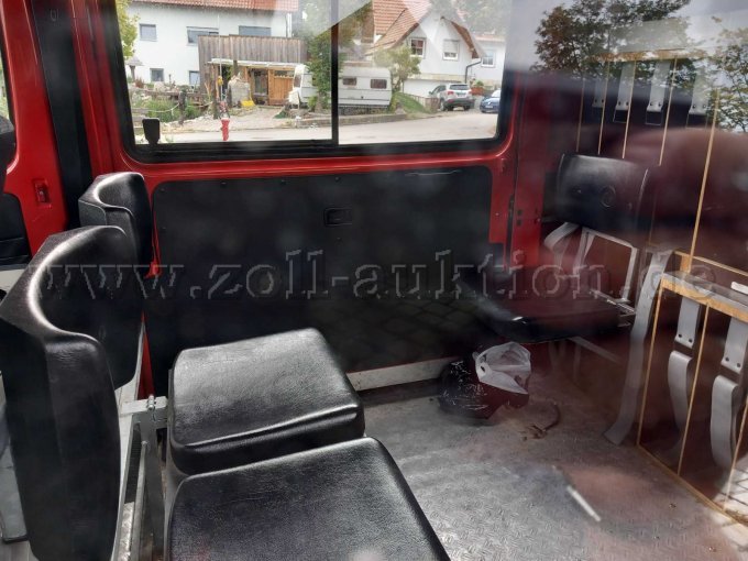 1 brandweerwagen met draagbare pomp (TSF) – Daimler-Benz 602 KA – foto 3 – kavel bij Zoll-Auktion, Alling