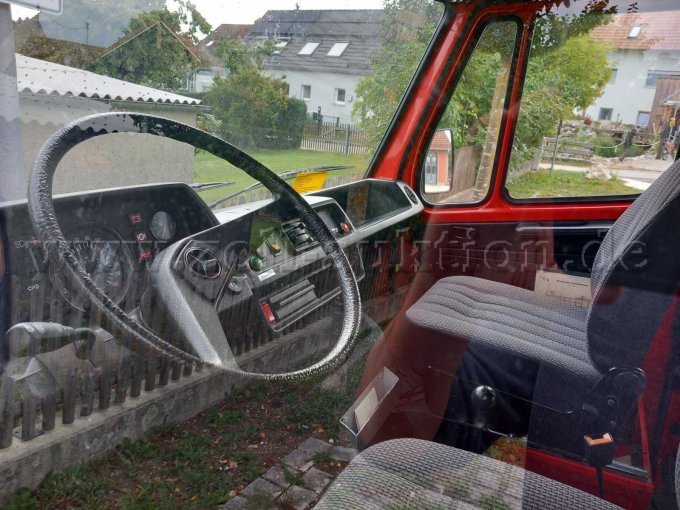 1 brandweerwagen met draagbare pomp (TSF) – Daimler-Benz 602 KA – foto 2 – kavel bij Zoll-Auktion, Alling