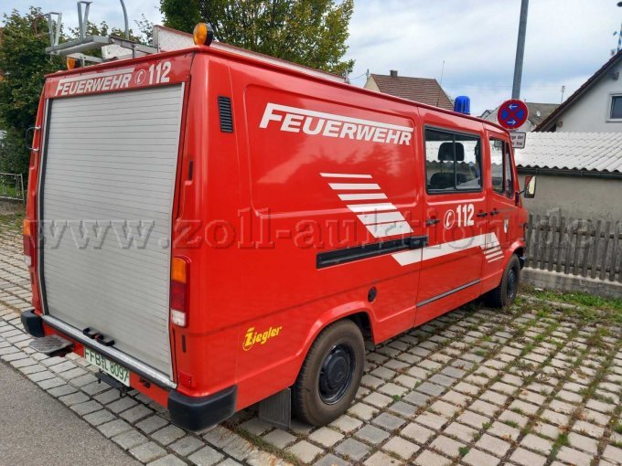 1 brandweerwagen met draagbare pomp (TSF) – Daimler-Benz 602 KA – foto 5 – kavel bij Zoll-Auktion, Alling