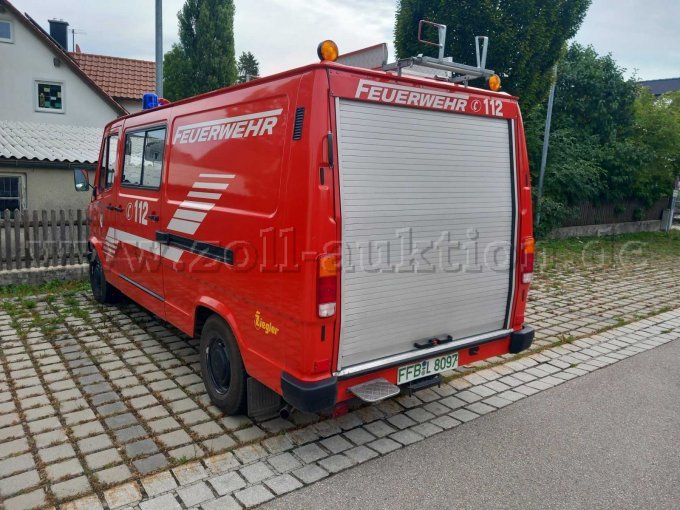 1 brandweerwagen met draagbare pomp (TSF) – Daimler-Benz 602 KA – foto 6 – kavel bij Zoll-Auktion, Alling