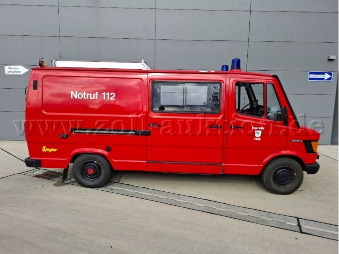 1 brandweerauto met draagbare pomp (TSF) van de firma Ziegler, Mercedes-Benz 308 D – foto 4 – kavel bij Zoll-Auktion, Fürth