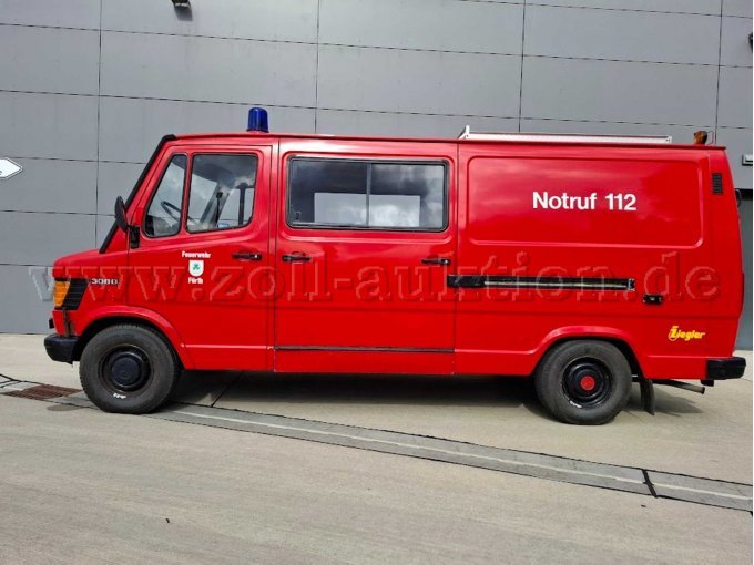 1 brandweerauto met draagbare pomp (TSF) van de firma Ziegler, Mercedes-Benz 308 D – foto 3 – kavel bij Zoll-Auktion, Fürth