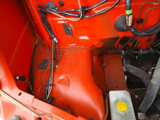 Motorraum Radlauf rechts