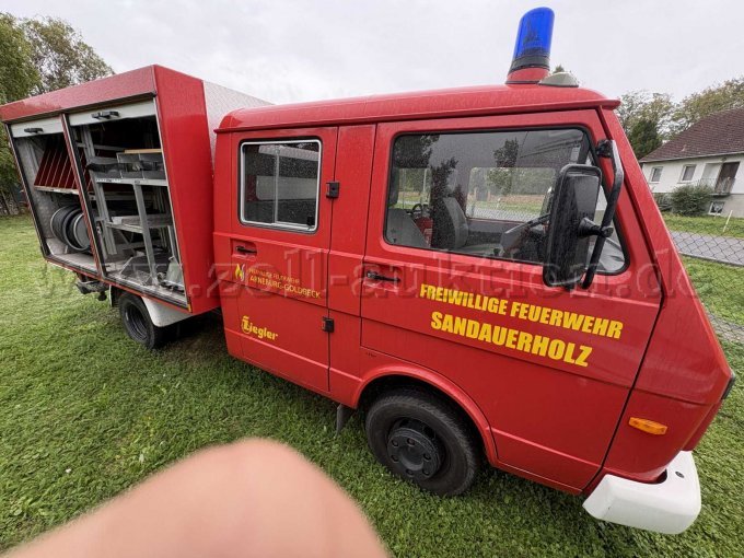 Fahrzeug Seite Fahrtrichtung rechts mit offenem Innenraum