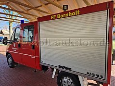 Seitenansicht linke Fahrzeugseite mit geschlossenem Rollladen