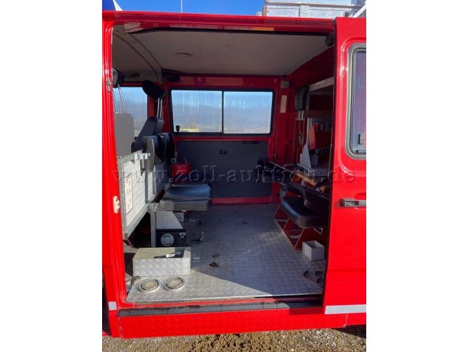 Mannschaftsraum von links